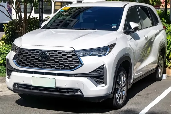 Toyota Innova Hycross
